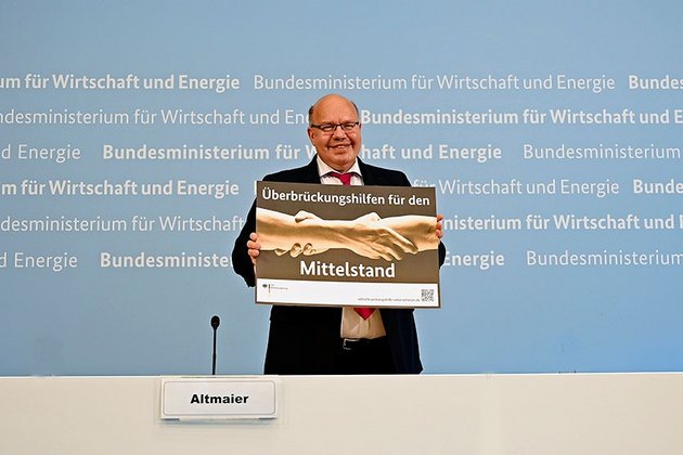 1Bundeswirtschaftsminister Peter Altmaier bei der Vorstellung der Überbrückungshilfe am 08.07.00; © BMWi/Andreas Mertens
